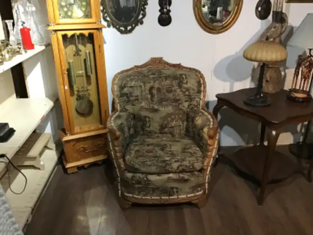 Fauteuils antiques in Chairs & Recliners in Drummondville - Image 3
