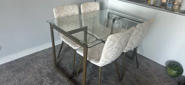 moving sale  in Dining Tables & Sets in City of Toronto - Image 3