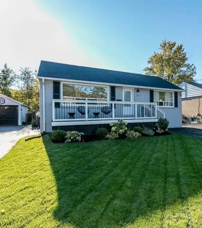 3+1 bedrooms bungalow in Barrie