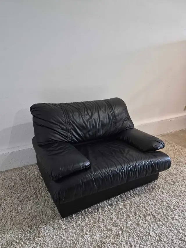 FREE DELIVERY Doimo Salotti Single Black Leather Sofa Chair in Chairs & Recliners in Vancouver - Image 7