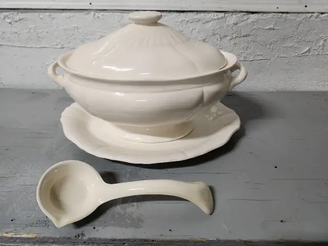 soupière en céramique in Kitchen & Dining Wares in Edmundston - Image 3