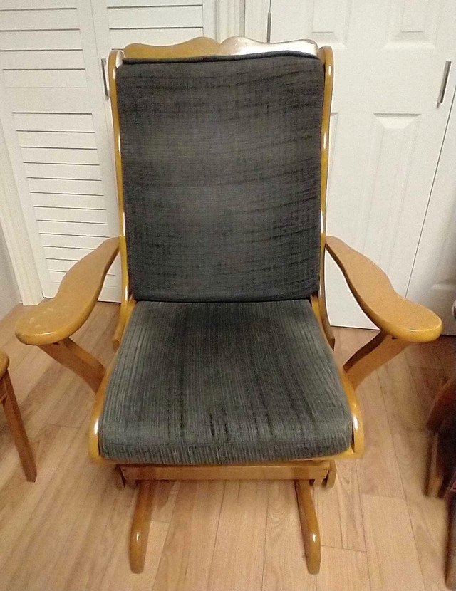 Rocker Glider Chairs in Chairs & Recliners in Owen Sound - Image 2