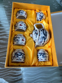 Brand new 7 pics Chinese Ceramic Tea Set  Dragon Teapot and 6Tea