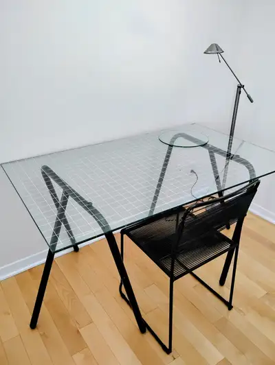 Table/Bureau en verre avec chaise, View more