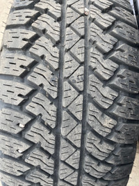 275/55/20 Bridgestone, dueller tire like new 