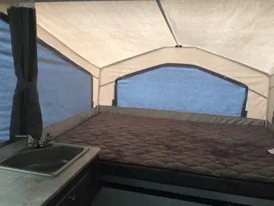 Achetée neuve automne 2021, première sortie été 2022. Seulement 3 voyages à son actif. Matelas chauf...