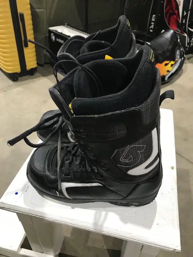 Burton Hail Snowboard Boots (Size 11.0M) in Snowboard in Calgary - Image 4