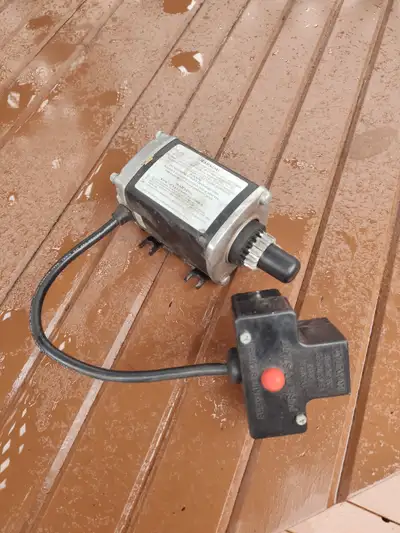 Démarreur électrique pour souffleuse Craftsman 11.0/30 20 volt AC comme neuf. Demande 85 $