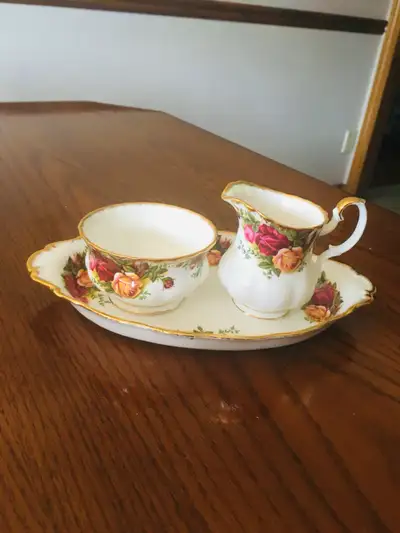 Royal Albert Old Country creamer & sugar with regal tray, View more
