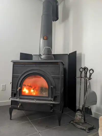 Foyer a bois (Warnock Hersey dutchwest xl 2462) Fireplace A venir récupérer à côté de l'université d...