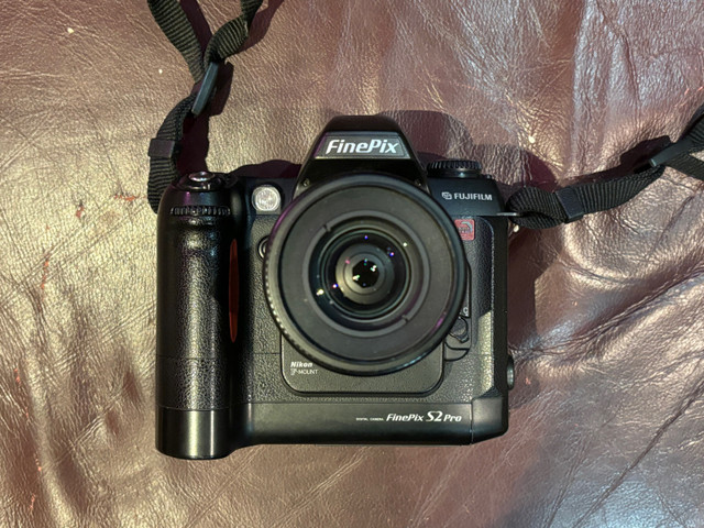Fujifilm Finepix S2 Pro CCD DSLR with Nikon F mount  in Cameras & Camcorders in Calgary