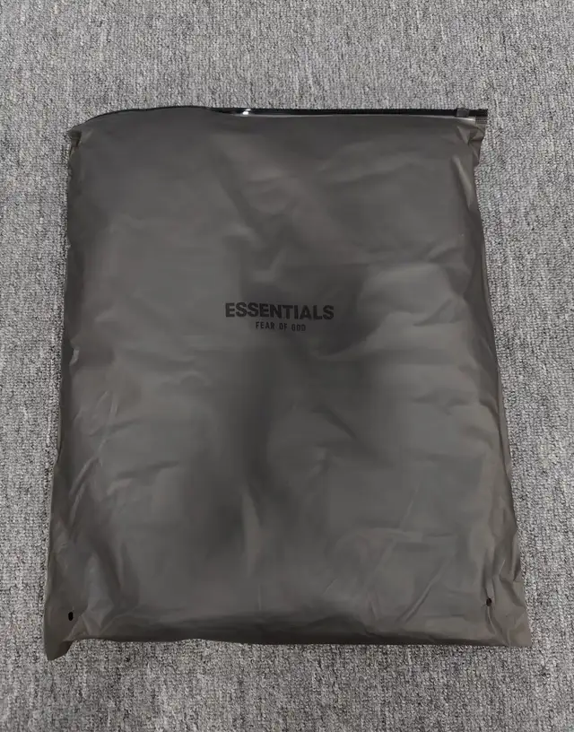 ESSENTIALS Fear of God Black Hoodie in Men's in Oakville / Halton Region - Image 2