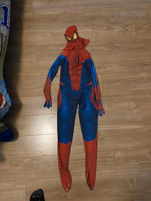 Superbe costume de Spiderman  dans Costumes  à Trois-Rivières - Image 3