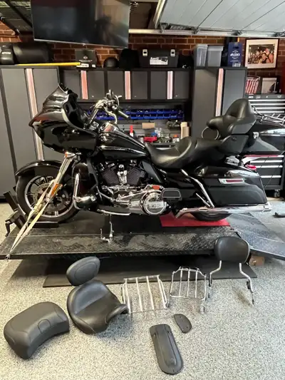 2019 Harley FLTRU Road Glide 114cu. in. If you buy this bike it will be like having three different...