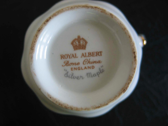 Royal Albert Silver Maple Pattern Small Creamer in Kitchen & Dining Wares in Calgary - Image 3