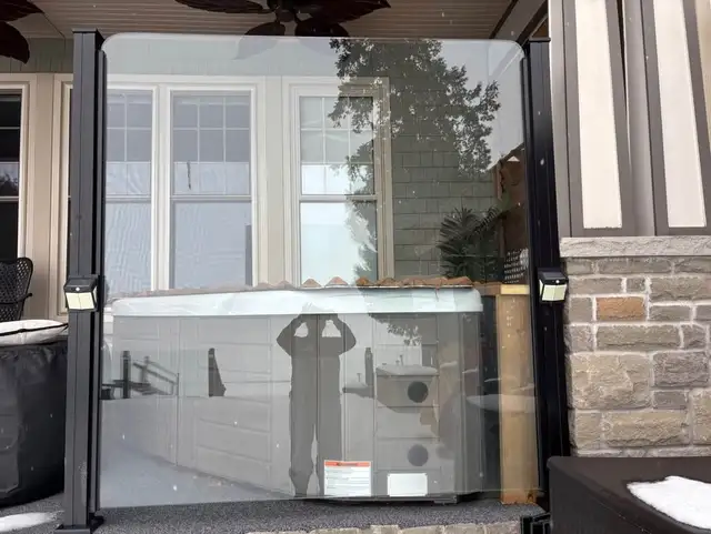 FREE - 6mm - 6' X 6' tempered glass with support posts in Free Stuff in Kawartha Lakes - Image 2