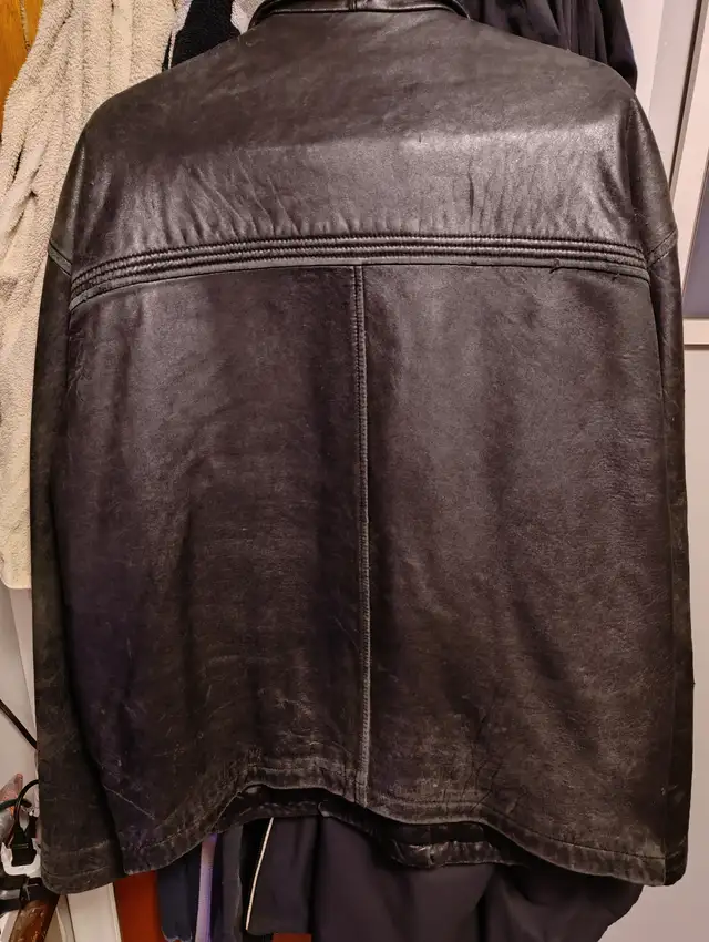 Danier Genuine Leather Jacket in Men's in Oshawa / Durham Region - Image 6