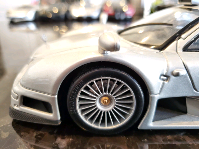 1:18 Diecast Maisto Mercedes-Benz AMG CLK-GTR Street Ver in Arts & Collectibles in Markham / York Region - Image 11