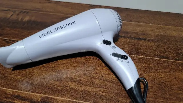Vidal Sassoon hair dryer used only once to shrink film on window in Other in Oakville / Halton Region - Image 2