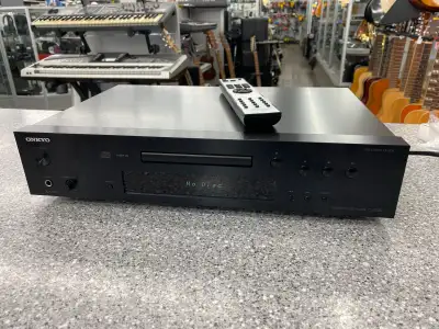 Onkyo C-7030 Compact Disc CD Player Item # 1394008 Excellent condition with remote. Swap Shop 416-70...