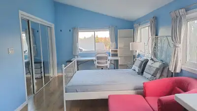 Available for Short-term or Long-term. Move in Now! Features: ✅ Spacious upstairs master bedroom – b...