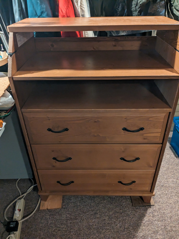 BABY CHANGE TABLE, 3 DRAWERS, OR WORK STATION FOR HOBBY. in Bathing & Changing in Windsor Region - Image 3