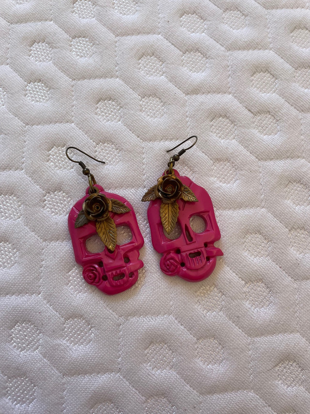 Vintage pink skull earrings in Jewellery & Watches in Oakville / Halton Region