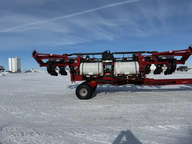 Case IH Early Riser 1240 12-Row Planter in Farming Equipment in Saskatoon - Image 7