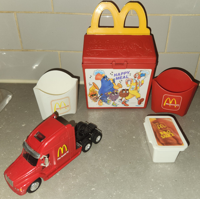 VINTAGE MCDONALD'S PLASTIC HAPPY MEAL BOX & TRUCK in Arts & Collectibles in City of Toronto