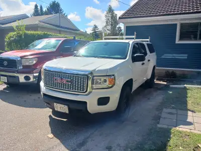 2.5 Liter 4 cylinder, 200hp - great gas mileage 124,000 km 5 foot bed with color match cap Custom fi...