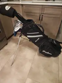 Tommy Armour RIGHT Golf Clubs with Stand Bag