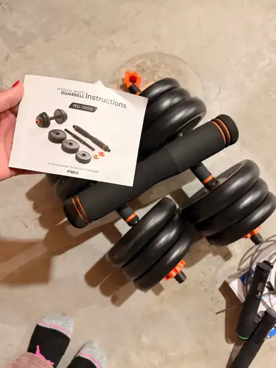 Adjustable Weights Set – Perfect for Home Workouts Includes: • 4 × 2 kg plates • 4 × 1.5 kg plates •...
