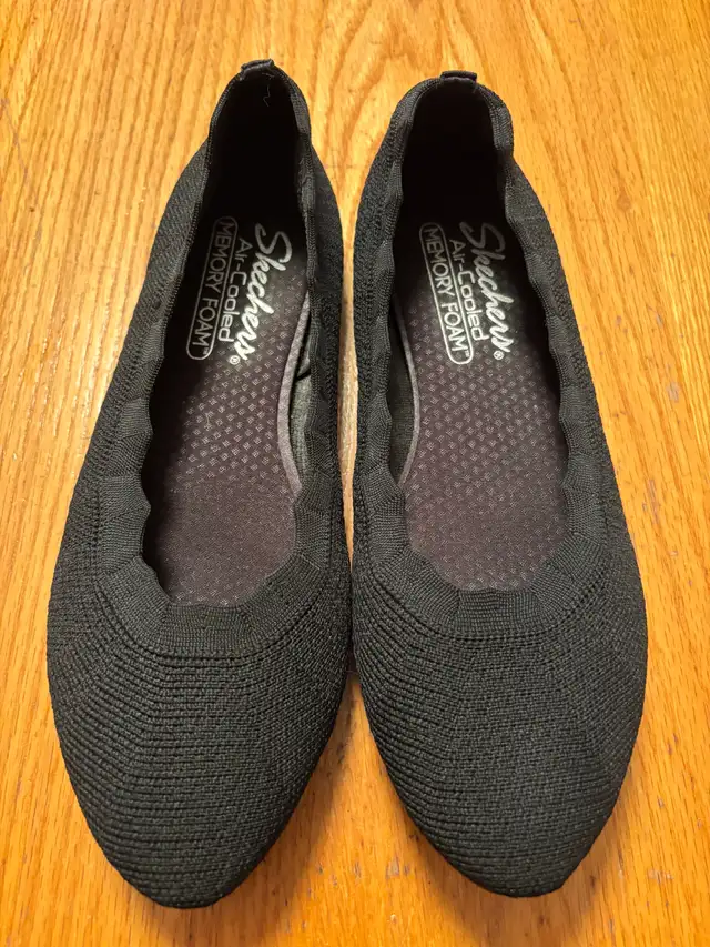 Skechers Women’s Sz 7.5 Cleo Love Spell Flat in Women's - Shoes in Kitchener / Waterloo - Image 2