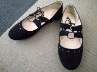 womens/girls shoes size 5 (fit more like 6)