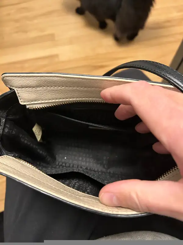 Authentic Kate Spade Purse / Crossbody Purse in Women's - Bags & Wallets in Dartmouth - Image 5