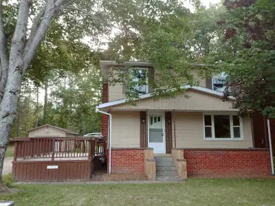 We have a large boarding house with 6 large furnished bedrooms to rent. Unlike most places in town w...