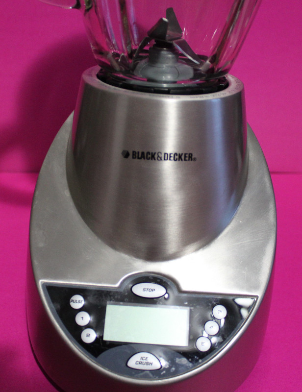 Black & Decker Blender in Processors, Blenders & Juicers in West Island - Image 3