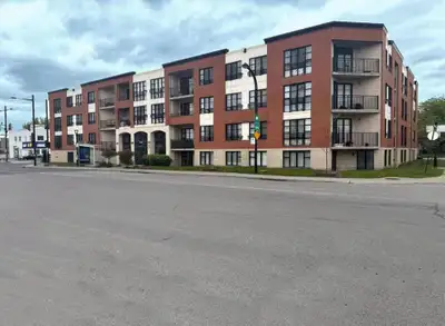 Beau CONDO 4 1/2 à louer à Villeray 3990 Jarry