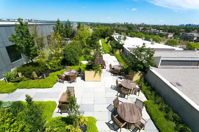 Private warehouse with a loading dock in Commercial & Office Space for Rent in City of Toronto - Image 10