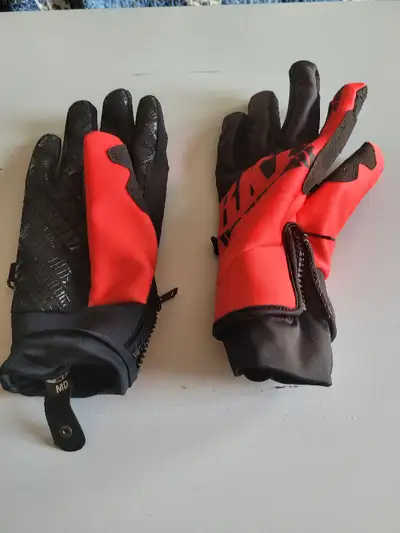 Each pair only 20$ rarely worn, like new. Gloves: - Rocket (RKT) Men's Medium. (Red) - Harley Davids...