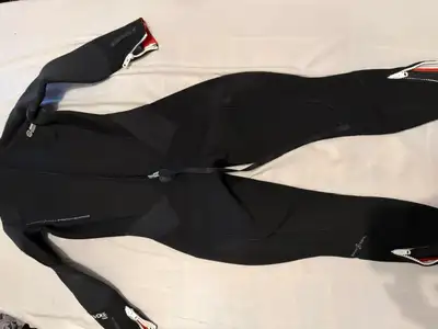 Wetsuit Bare Evoke 7mm - Taille 8 - Eau froide Combinaison Bare Evoke 7mm - très chaude et confortab...