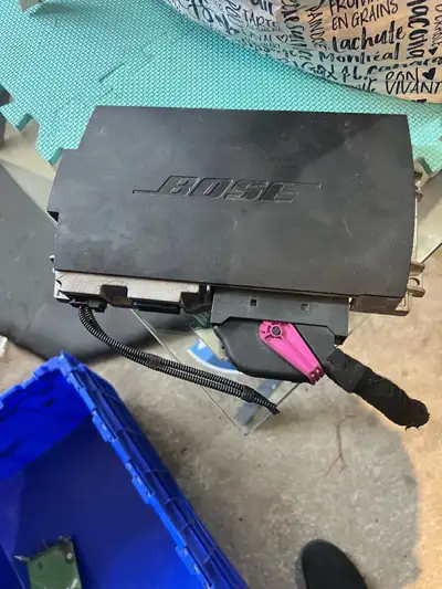 Voici un amplificateur Bose usagé provenant d'un Audi Q7. Il est en bon état et fonctionne parfaitem...