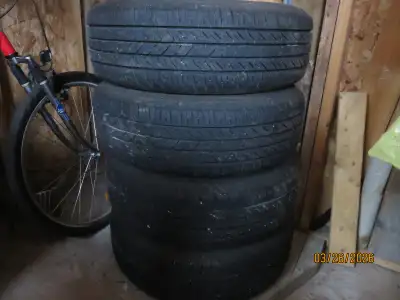 4 pneus 4 saisons+ jantes, 195/65R15. Ont servi 1 été, environ 12000 km.