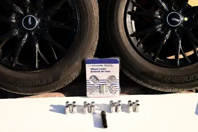 Set of 4 tires mounted on 4 Alloy rims Hankook Kinergy GT 185/65 R15 CRW GT1 Alloy rims Hyundai TPMS...