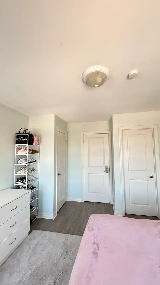 Private room + bath in Room Rentals & Roommates in Oshawa / Durham Region - Image 5