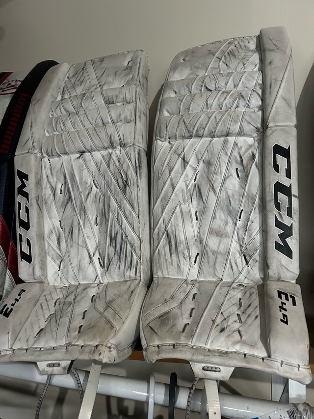 Intermediate goalie pads in Hockey in Oshawa / Durham Region
