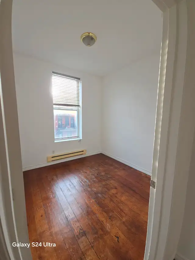 Spacious Duplex Apartment in Pointe-Saint-Charles in Long Term Rentals in City of Montréal - Image 7
