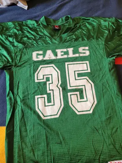Gales #35 no name on the jersey medium size good condition text Brian 519 276 9480