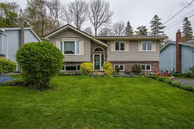 Beautiful 3-bedroom, 2-bathroom upper unit for rent on Jackladder Drive in Middle Sackville. Feature...