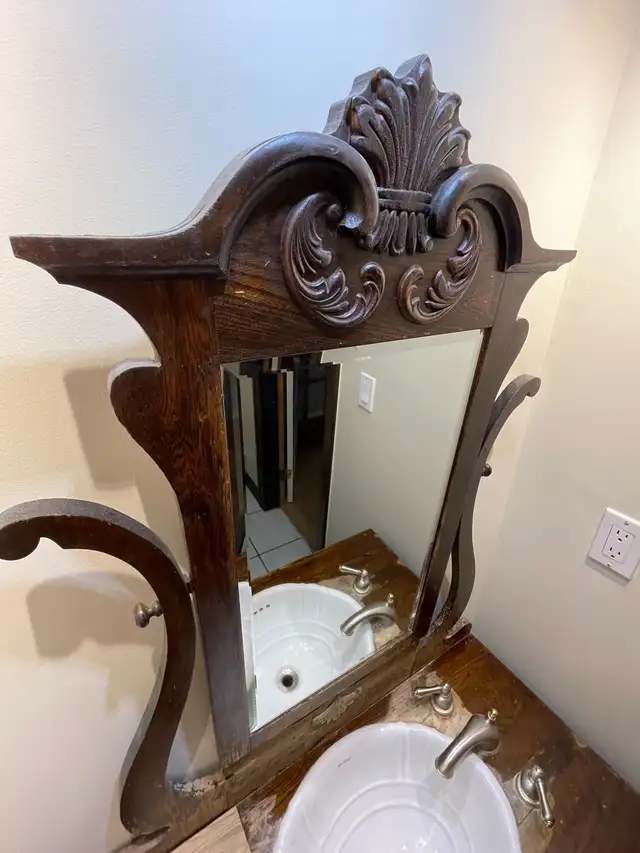 Bathroom vanity with sink and taps  in Plumbing, Sinks, Toilets & Showers in Oakville / Halton Region - Image 4